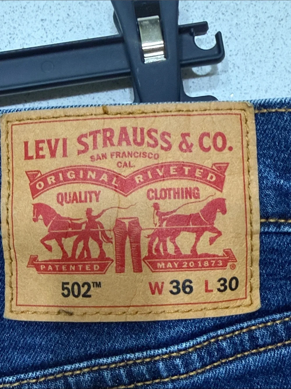 Levi's 502 Men's Dark Blue Denim Jeans 36 x 30, Classic Straight Fit